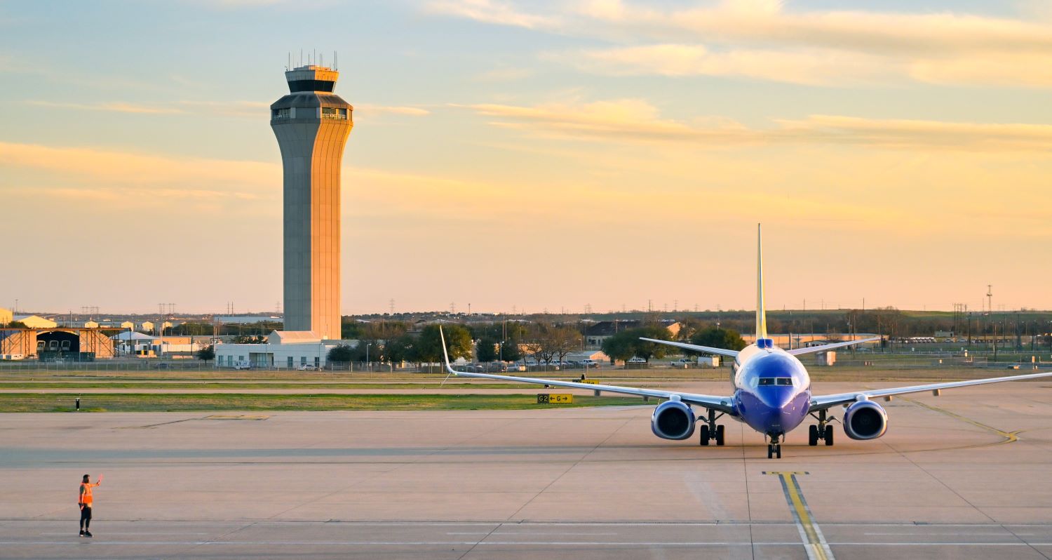 shutterstock_2270650147 air traffic control